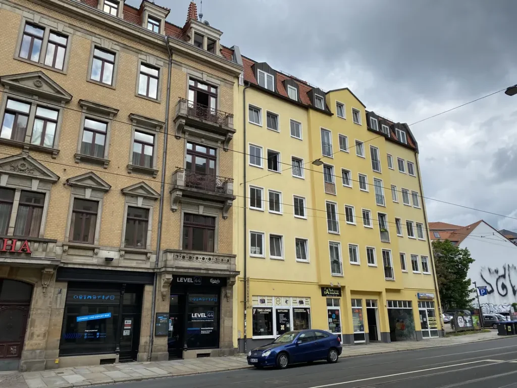 Bild 1 - DREIRAUMWOHNUNG MIT AUFZUG