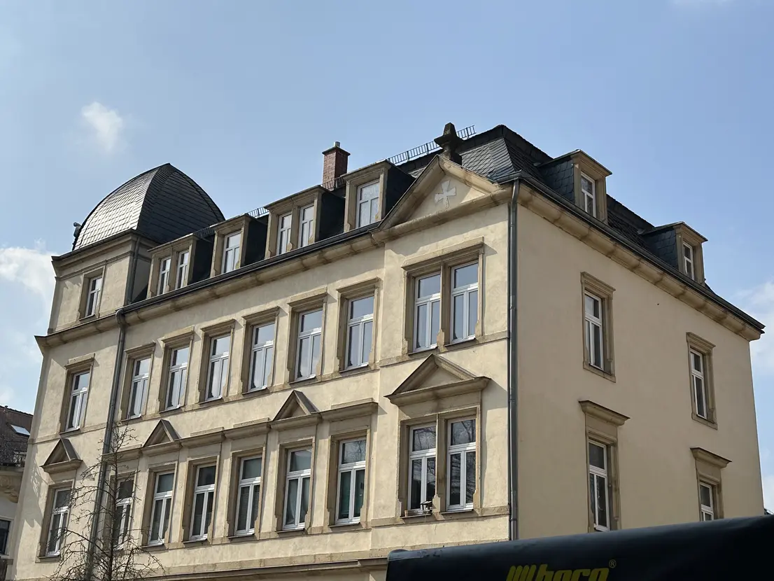 KÜNDIGUNGSAUSSCHLUSS FÜR 3 JAHRE! HELLE MANSARDWOHNUNG IN DD PIESCHEN